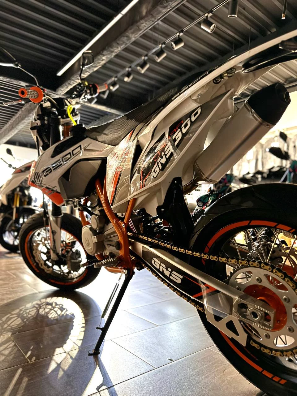 GEON DAKAR GNS 300 SM MOTARD