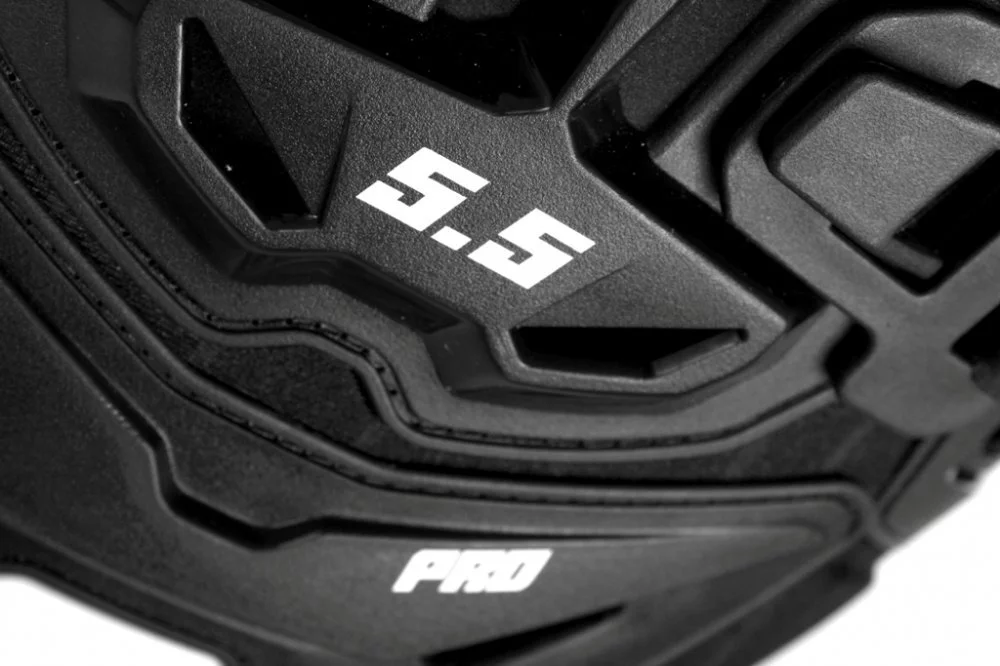 Leatt 5.5 PRO CHEST PROTECTOR [BLACK]